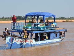 Madagaskar-Belo-the village and crossing of the river35.jpg