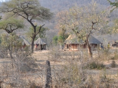 zimbabwe-hwange-typowa-wspolczesna-wioska-ndebele.jpg